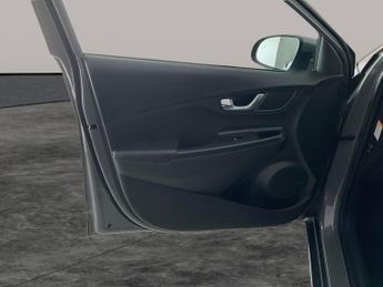 Hyundai Kona 39kWh Premium (10.5kW Charger) (136 ps) - REVERSE CAM - NAV - HE