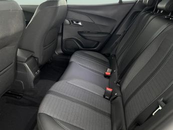 Peugeot E-2008 50kWh Allure Premium (7kW Charger) (136 ps) - LED - REVERSE CAM