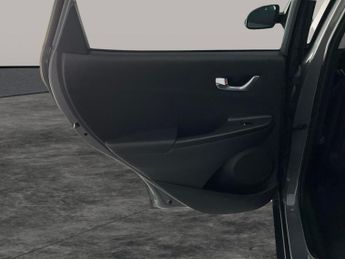Hyundai Kona 39kWh Premium (10.5kW Charger) (136 ps) - REVERSE CAM - NAV - HE