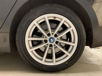 BMW 330 2.0 330e 12kWh SE Pro Plug-in (292 ps) - PADDLE SHIFT - PARK SEN