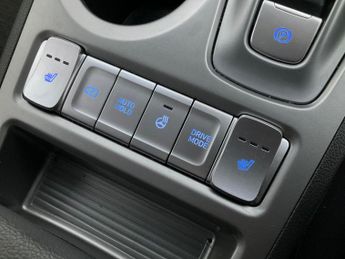 Hyundai Kona 39kWh Premium (10.5kW Charger) (136 ps) - REVERSE CAM - NAV - HE