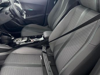 Peugeot E-2008 50kWh Allure Premium (7kW Charger) (136 ps) - LED - REVERSE CAM