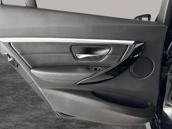 BMW 3 Series 2.0 330e 7.6kWh M Sport Plug-in (252 ps) - NAV - DAB - BLUETOOTH