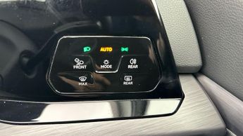 Volkswagen Golf 2.0 TDI Style DSG (150 ps) - ACTIVE INFO DISPLAY - PARK SENSORS