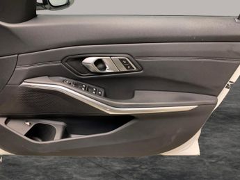 BMW 3 Series 2.0 330e 12kWh M Sport Plug-in (292 ps) - NAV - ADAPTIVE LED LIG
