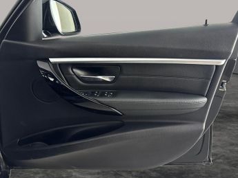 BMW 3 Series 2.0 330e 7.6kWh M Sport Plug-in (252 ps) - NAV - DAB - BLUETOOTH