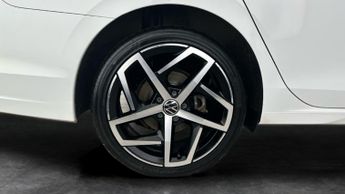 Volkswagen Golf 2.0 TDI Style DSG (150 ps) - ACTIVE INFO DISPLAY - PARK SENSORS