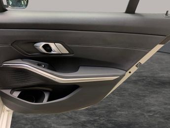 BMW 3 Series 2.0 330e 12kWh M Sport Plug-in (292 ps) - NAV - ADAPTIVE LED LIG