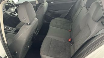 Volkswagen Golf 2.0 TDI Style DSG (150 ps) - ACTIVE INFO DISPLAY - PARK SENSORS