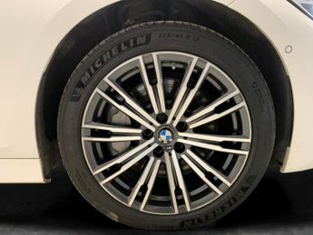 BMW 3 Series 2.0 330e 12kWh M Sport Plug-in (292 ps) - NAV - ADAPTIVE LED LIG