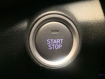 Hyundai Kona 64kWh Premium (10.5kW Charger) (204 ps) - KEYLESS ENTRY - LED - 