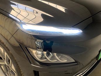 Hyundai Kona 64kWh Premium (10.5kW Charger) (204 ps) - KEYLESS ENTRY - LED - 
