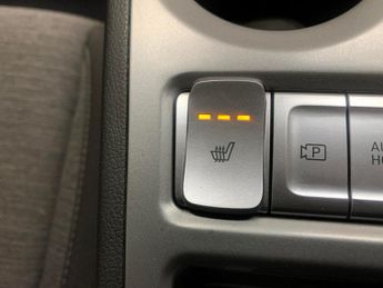 Hyundai Kona 64kWh Premium (10.5kW Charger) (204 ps) - KEYLESS ENTRY - LED - 