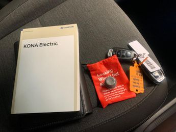 Hyundai Kona 64kWh Premium (10.5kW Charger) (204 ps) - KEYLESS ENTRY - LED - 