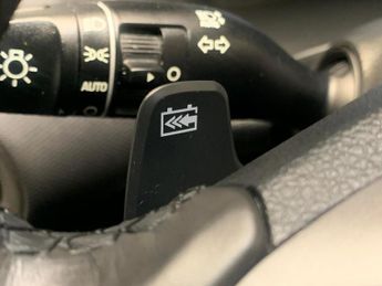 Hyundai Kona 64kWh Premium (10.5kW Charger) (204 ps) - KEYLESS ENTRY - LED - 