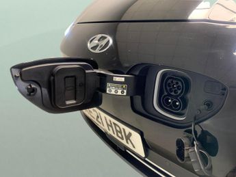 Hyundai Kona 64kWh Premium (10.5kW Charger) (204 ps) - KEYLESS ENTRY - LED - 