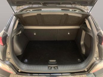 Hyundai Kona 64kWh Premium (10.5kW Charger) (204 ps) - KEYLESS ENTRY - LED - 