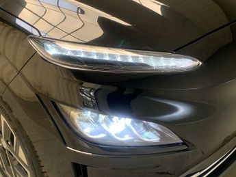 Hyundai Kona 64kWh Premium (10.5kW Charger) (204 ps) - KEYLESS ENTRY - LED - 