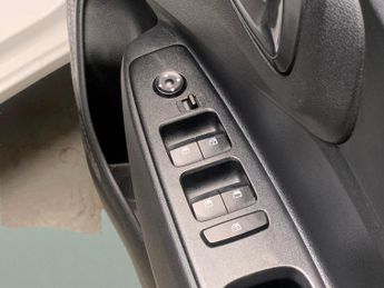 Hyundai i10 1.2 SE Connect (84 ps) - AIR CON - KEYLESS START - USB AUDIO