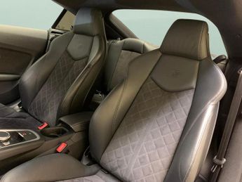 Audi TT 2.0 TFSI 40 S line Coupe S Tronic (197 ps) - ALCANTARA - NAV - B