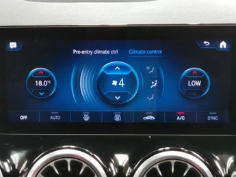 Mercedes-Benz EQA EQA 250 66.5kWh AMG Line (190 ps) - HEATED SEATS - NAV - ALCANTA