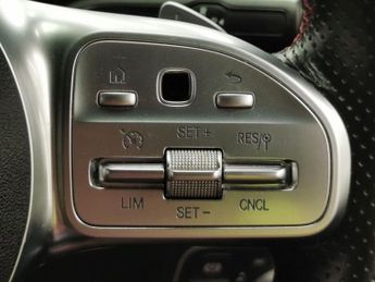 Mercedes-Benz EQA EQA 250 66.5kWh AMG Line (190 ps) - HEATED SEATS - NAV - ALCANTA