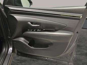 Hyundai Tucson 1.6 h T-GDi 13.8kWh Premium Plug-in 4WD (265 ps) - NAV - HEATED 