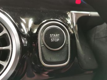 Mercedes-Benz EQA EQA 250 66.5kWh AMG Line (190 ps) - HEATED SEATS - NAV - ALCANTA