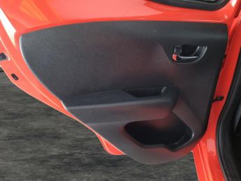 Toyota AYGO 1.0 VVT-i x-cite x-shift Euro 5 Euro 5 (68 ps) - PRIVACY GLASS -