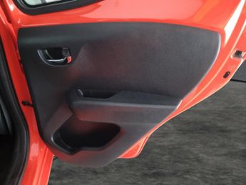Toyota AYGO 1.0 VVT-i x-cite x-shift Euro 5 Euro 5 (68 ps) - PRIVACY GLASS -