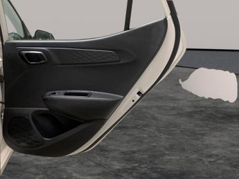 Hyundai i10 1.2 SE Connect (84 ps) - AIR CON - KEYLESS START - USB AUDIO