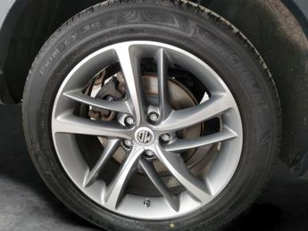 MG Mg Hs 1.5 T-GDI 16.6kWh Exclusive Plug-in (258 ps) - REVERSE CAM - NAV