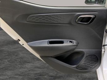 Hyundai i10 1.2 SE Connect (84 ps) - CLIMATE CONTROL - KEYLESS START - DAB