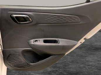 Hyundai i10 1.2 SE Connect (84 ps) - CLIMATE CONTROL - KEYLESS START - DAB