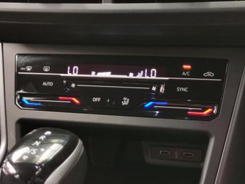 Volkswagen Polo 1.0 TSI R-Line DSG (110 ps) - DIGITAL DASH - SPEED LIMIT RECOG