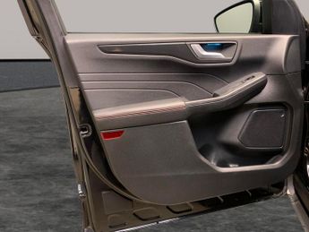 Ford Kuga 2.5 EcoBoost Duratec 14.4kWh ST-Line Plug-in CVT (225 ps) - NAV