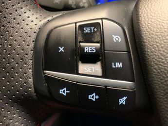 Ford Kuga 2.5 EcoBoost Duratec 14.4kWh ST-Line Plug-in CVT (225 ps) - NAV