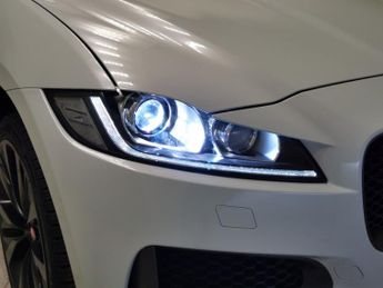 Jaguar F-PACE 2.0 P300 300 Sport AWD (300 ps) - ELECTRIC FOLDING MIRRORS