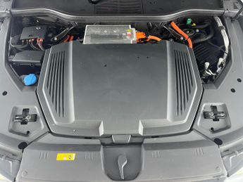 Audi e-tron 55 Technik quattro 95kWh (11kW Charger) (408 ps) - LED - REVERSE