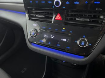 Hyundai Ioniq 38.3kWh Premium (136 ps) - LED - REVERSE CAM - NAV