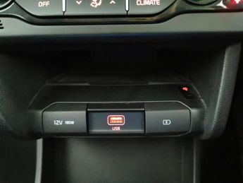 Kia Niro 64kWh 4+ (201 bhp) - LED - REVERSE CAM - NAV