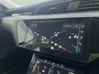 Audi e-tron 55 Technik quattro 95kWh (11kW Charger) (408 ps) - LED - REVERSE