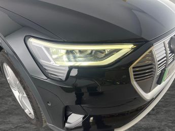 Audi e-tron 55 Technik quattro 95kWh (11kW Charger) (408 ps) - LED - REVERSE