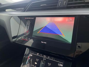 Audi e-tron 55 Technik quattro 95kWh (11kW Charger) (408 ps) - LED - REVERSE