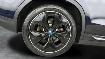 BMW iX3 80kWh Premier Edition Pro (286 ps) - GESTURE CONTROL - HUD - PAR