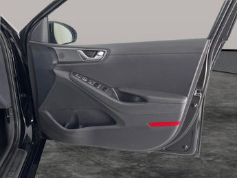Hyundai Ioniq 38.3kWh Premium (136 ps) - LED - REVERSE CAM - NAV