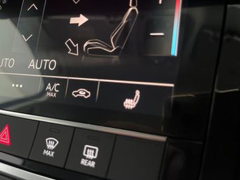 Audi e-tron 55 Technik quattro 95kWh (11kW Charger) (408 ps) - LED - REVERSE