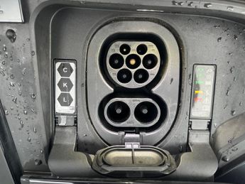 Audi e-tron 55 Technik quattro 95kWh (11kW Charger) (408 ps) - LED - REVERSE