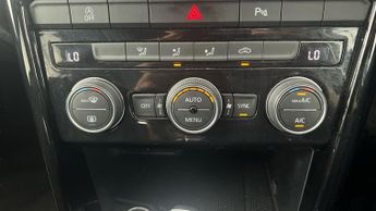 Volkswagen T-Roc 1.5 TSI EVO Black Edition DSG (150 ps) - CLIMATE CONTROL - PRIVA