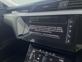 Audi e-tron 55 Technik quattro 95kWh (11kW Charger) (408 ps) - LED - REVERSE